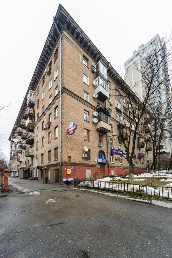 Apartment Near Olympic Stadium Kiev Bagian luar foto